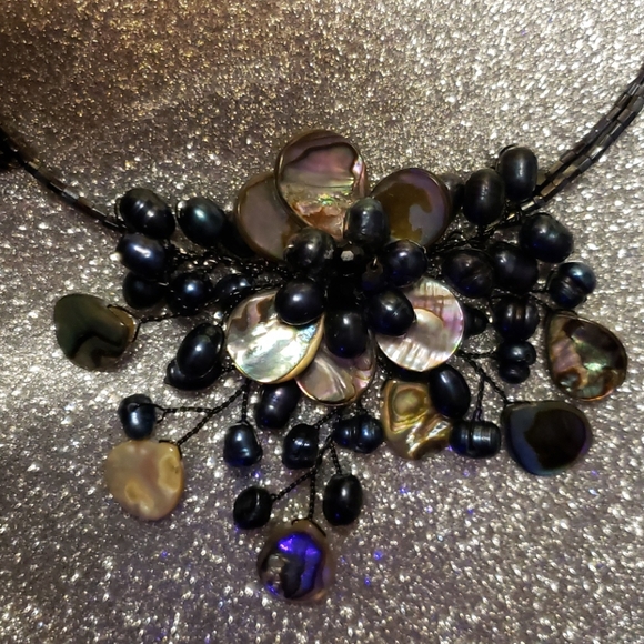 Handmade georgeuos flower choker - Picture 2 of 5